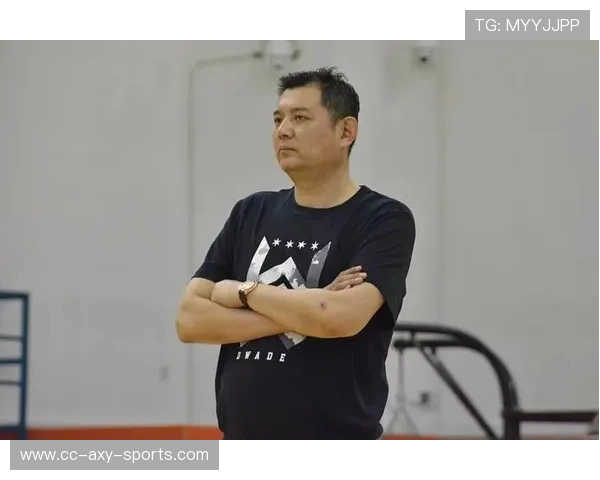 巩晓彬执教生涯回顾：从球场传奇到教练新篇章的蜕变与挑战